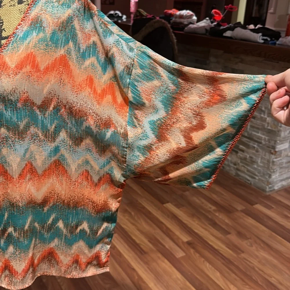 Size medium sheer v neck “beach vibes” top - Picture 2 of 4